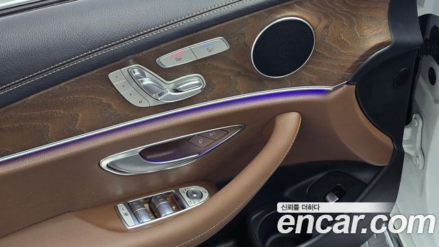 Mercedes-Benz E-Class 2021 — photo 19
