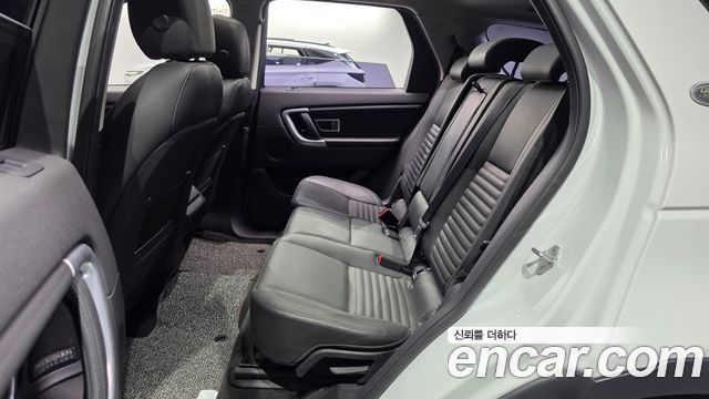 Land Rover Discovery Sport 2018 — photo 17