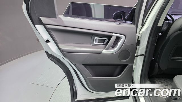 Land Rover Discovery Sport 2018 — photo 15