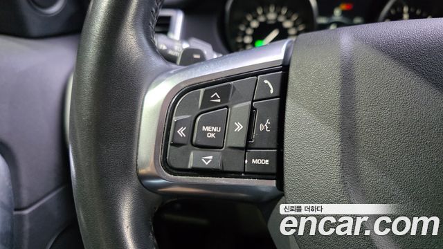 Land Rover Discovery Sport 2018 — photo 27