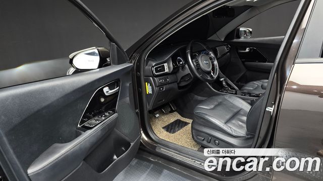 Kia Niro 2017 — photo 10