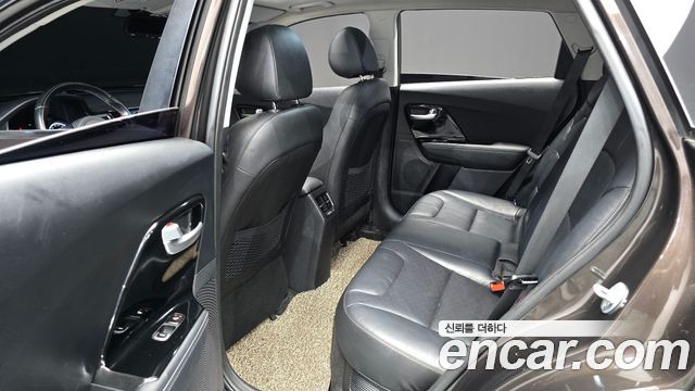 Kia Niro 2017 — photo 11