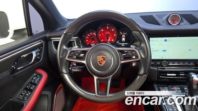 Porsche Macan 2017 — photo 12