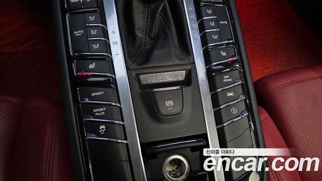 Porsche Macan 2017 — photo 17