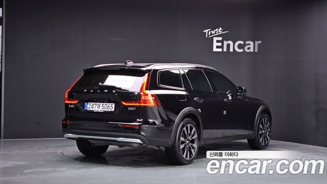 Volvo V60 2025 — photo 2