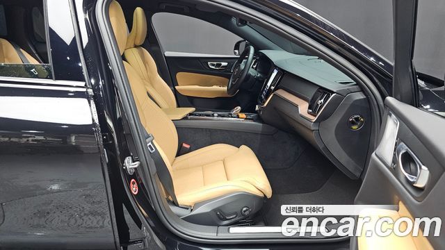 Volvo V60 2025 — photo 16