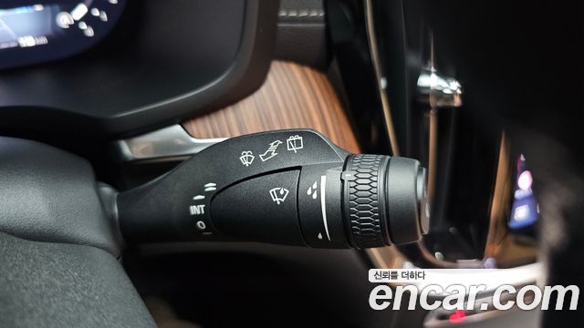 Volvo V60 2025 — photo 36