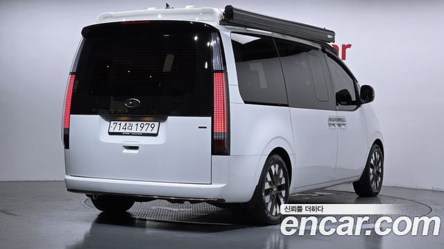 Hyundai Staria 2023 — photo 2