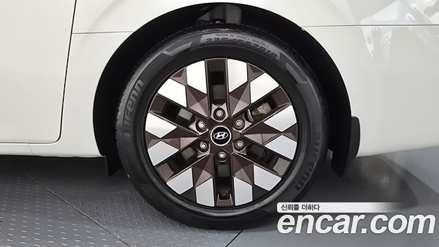 Hyundai Staria 2023 — photo 5