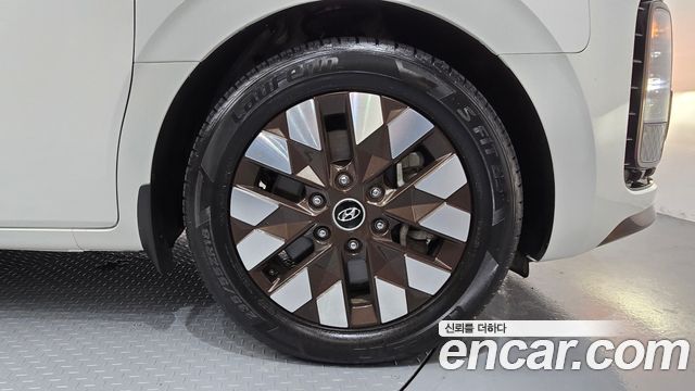 Hyundai Staria 2023 — photo 7