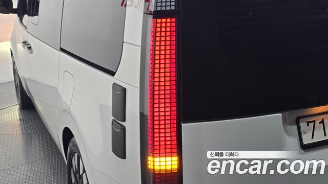 Hyundai Staria 2023 — photo 9