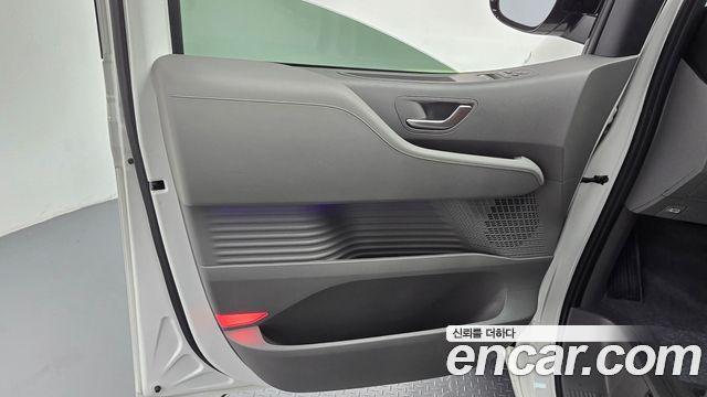 Hyundai Staria 2023 — photo 14