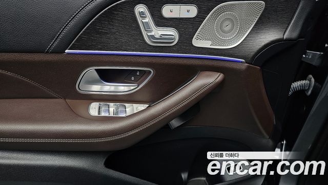 Mercedes-Benz GLE-Class 2022 — photo 24