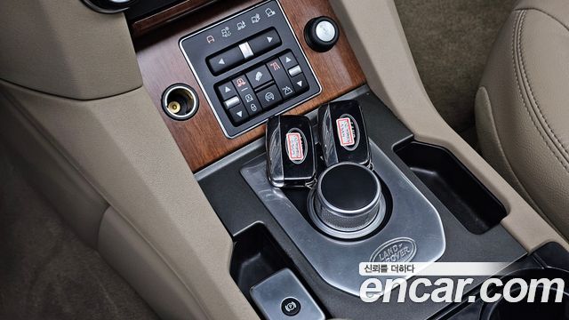 Land Rover Discovery 2016 — photo 9