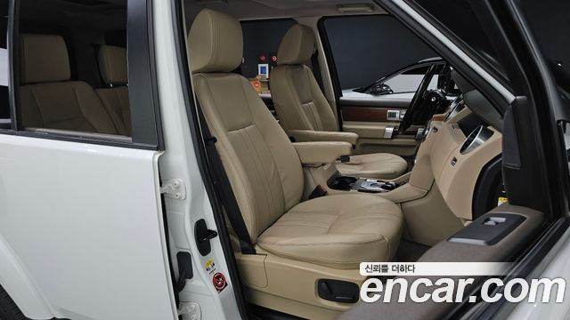 Land Rover Discovery 2016 — photo 11