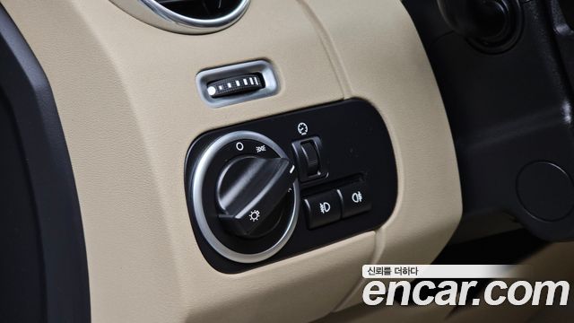Land Rover Discovery 2016 — photo 14