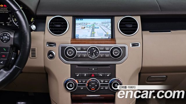 Land Rover Discovery 2016 — photo 15