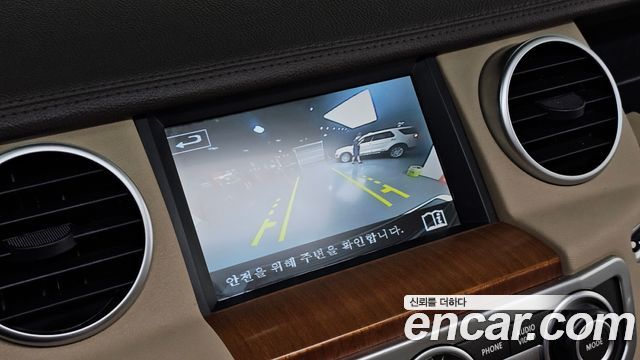 Land Rover Discovery 2016 — photo 16