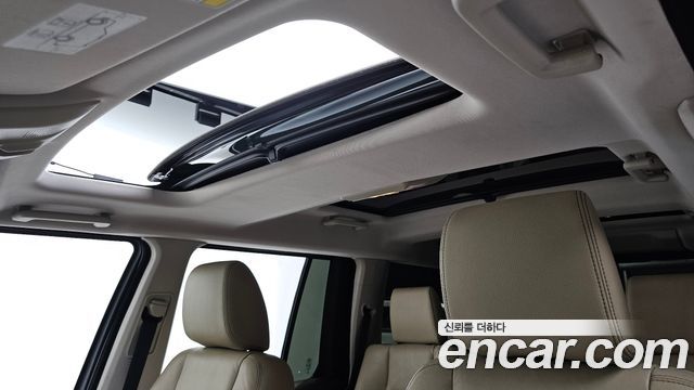 Land Rover Discovery 2016 — photo 17