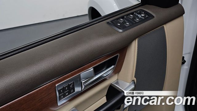 Land Rover Discovery 2016 — photo 20
