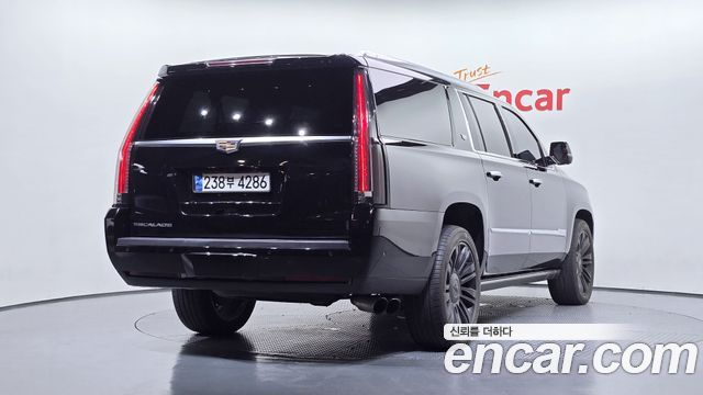 Cadillac Escalade 2018 — photo 2