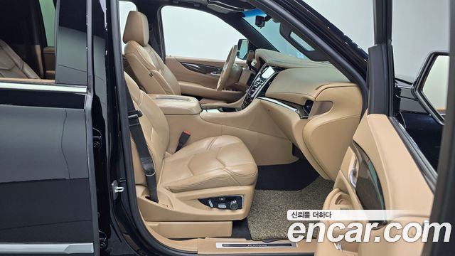 Cadillac Escalade 2018 — photo 11
