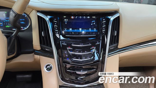 Cadillac Escalade 2018 — photo 14