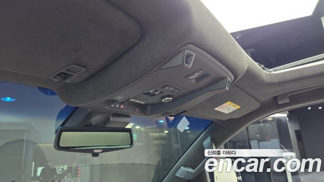 Cadillac Escalade 2018 — photo 18