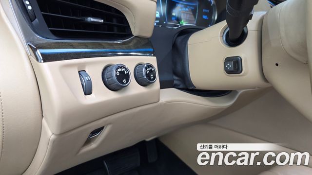 Cadillac Escalade 2018 — photo 19