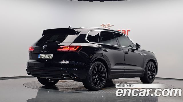 Volkswagen Touareg 2021 — photo 2