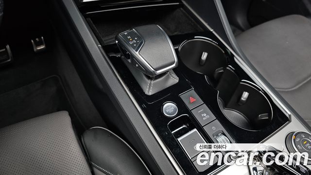 Volkswagen Touareg 2021 — photo 12