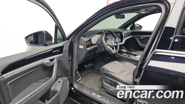 Volkswagen Touareg 2021 — photo 13