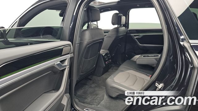 Volkswagen Touareg 2021 — photo 18