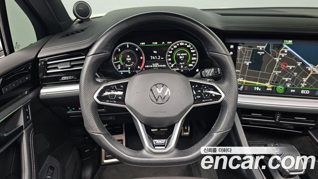 Volkswagen Touareg 2021 — photo 19