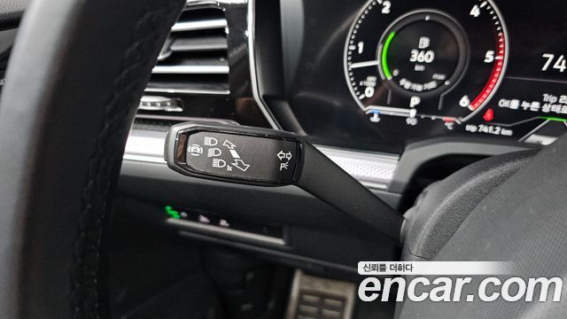 Volkswagen Touareg 2021 — photo 21