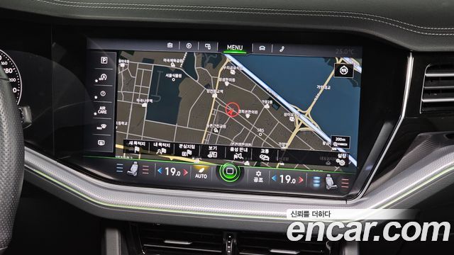 Volkswagen Touareg 2021 — photo 24