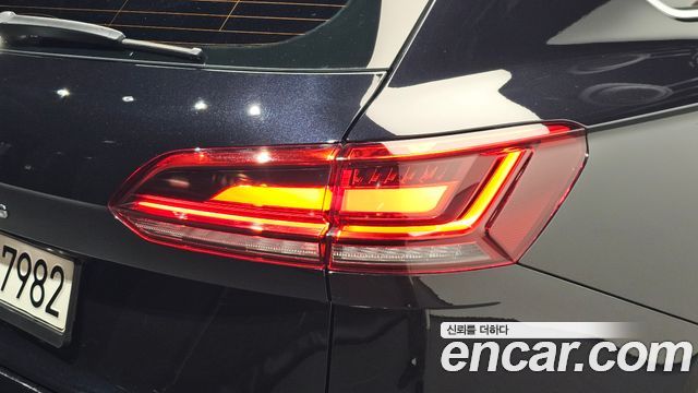 Volkswagen Touareg 2021 — photo 9