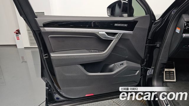 Volkswagen Touareg 2021 — photo 14