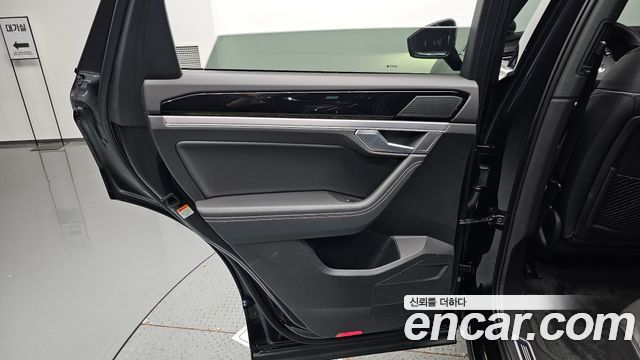 Volkswagen Touareg 2021 — photo 15