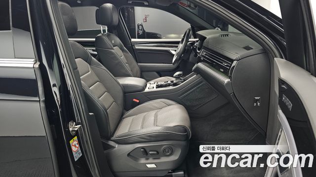 Volkswagen Touareg 2021 — photo 16
