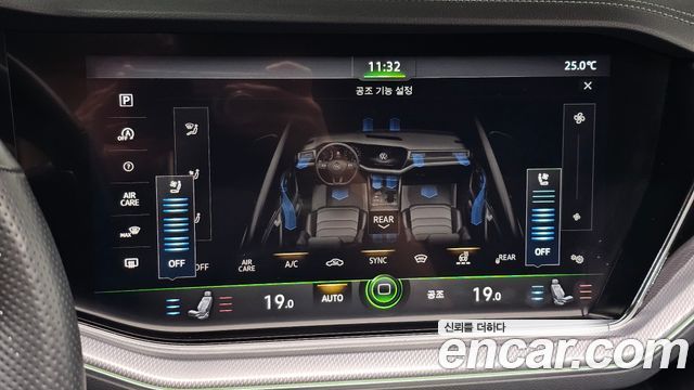 Volkswagen Touareg 2021 — photo 29