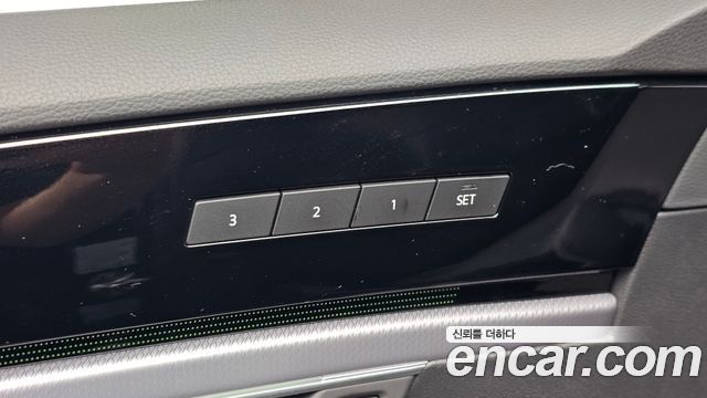 Volkswagen Touareg 2021 — photo 32
