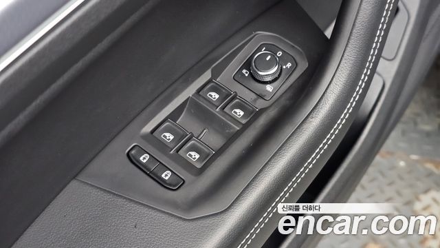 Volkswagen Touareg 2021 — photo 33