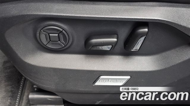 Volkswagen Touareg 2021 — photo 34