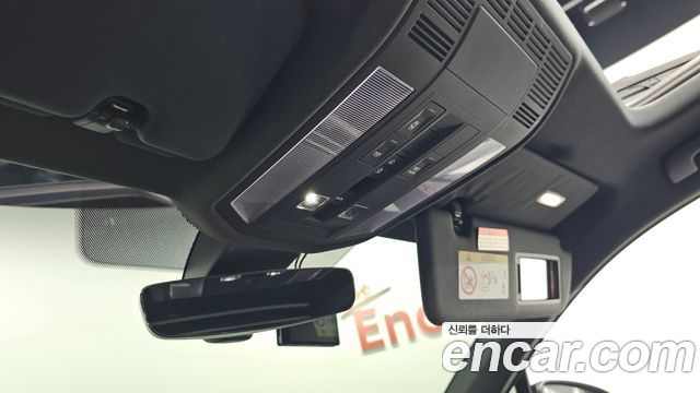 Volkswagen Touareg 2021 — photo 35