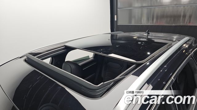 Volkswagen Touareg 2021 — photo 36