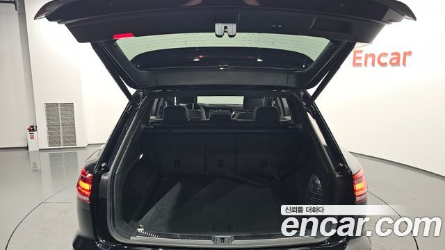 Volkswagen Touareg 2021 — photo 37