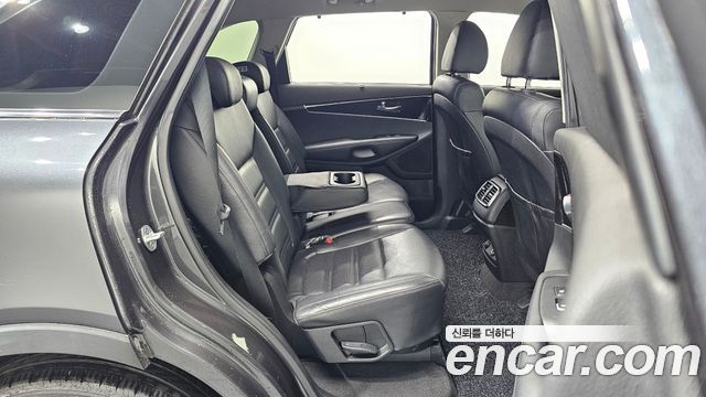 Kia Sorento 2018 — photo 23