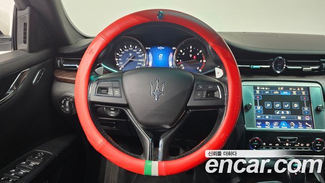 Maserati Quattroporte 2016 — photo 18