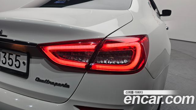 Maserati Quattroporte 2016 — photo 9